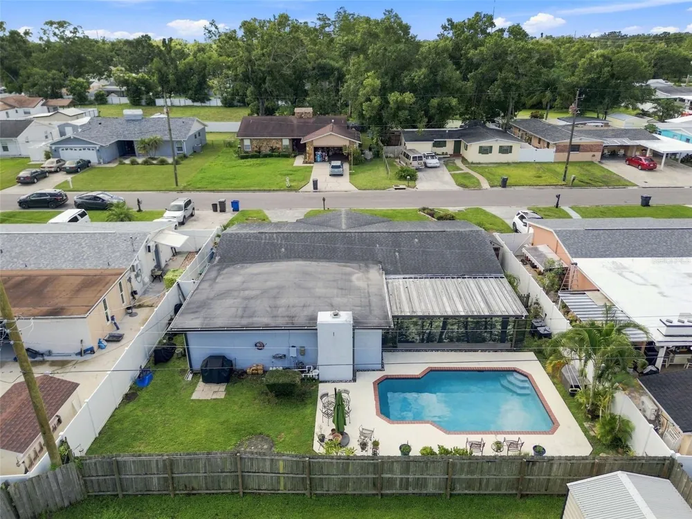 2609 AUBURN AVENUE W Tampa, FL 33614