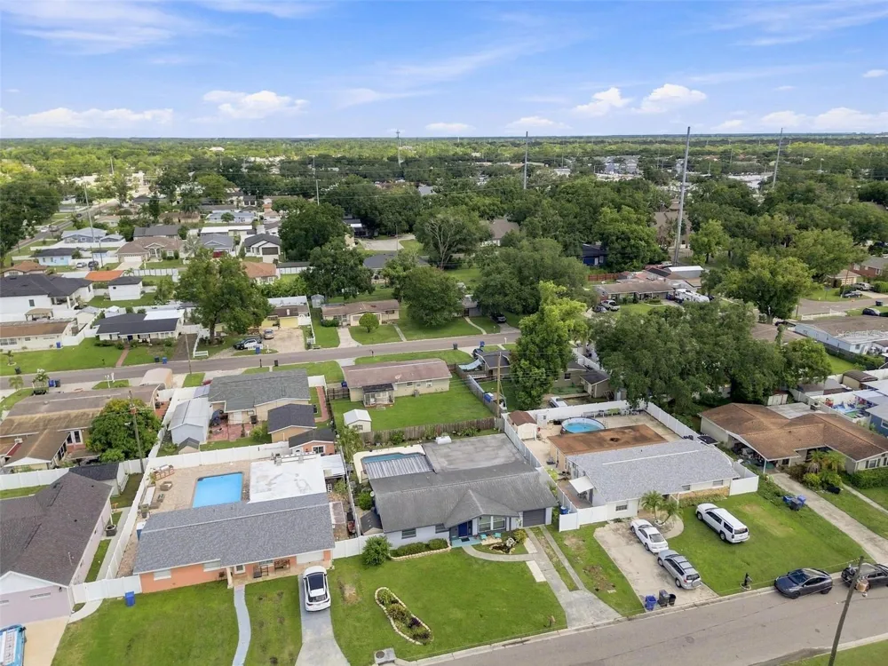 2609 AUBURN AVENUE W Tampa, FL 33614