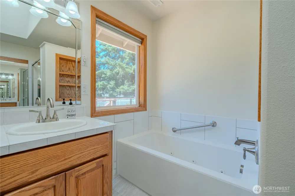 10800 NW 13th Place Salmon Creek, WA 98685
