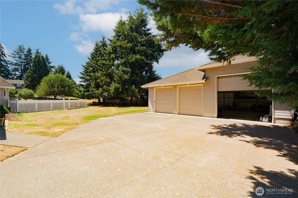 10800 NW 13th Place Salmon Creek, WA 98685