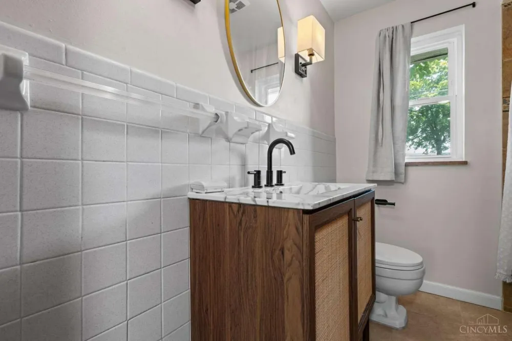 2562 Montana Avenue Cincinnati, OH 45211