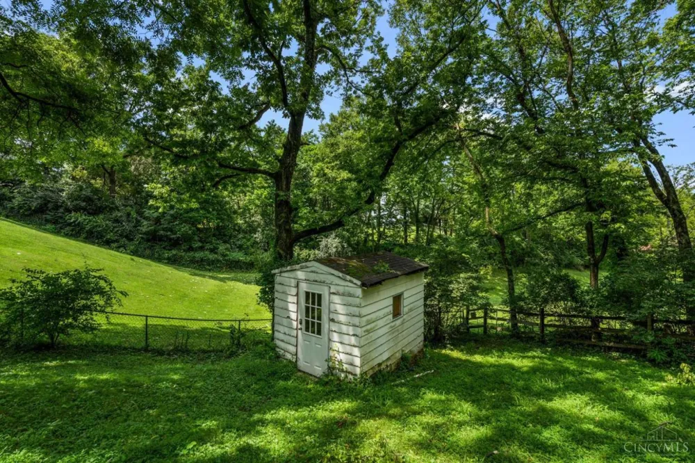 2562 Montana Avenue Cincinnati, OH 45211