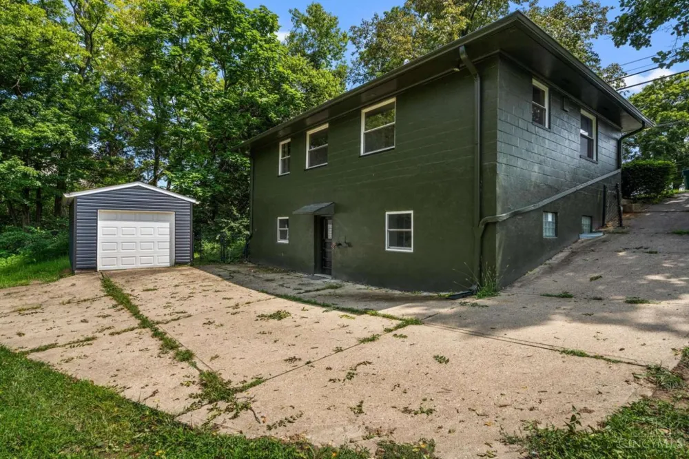 2562 Montana Avenue Cincinnati, OH 45211