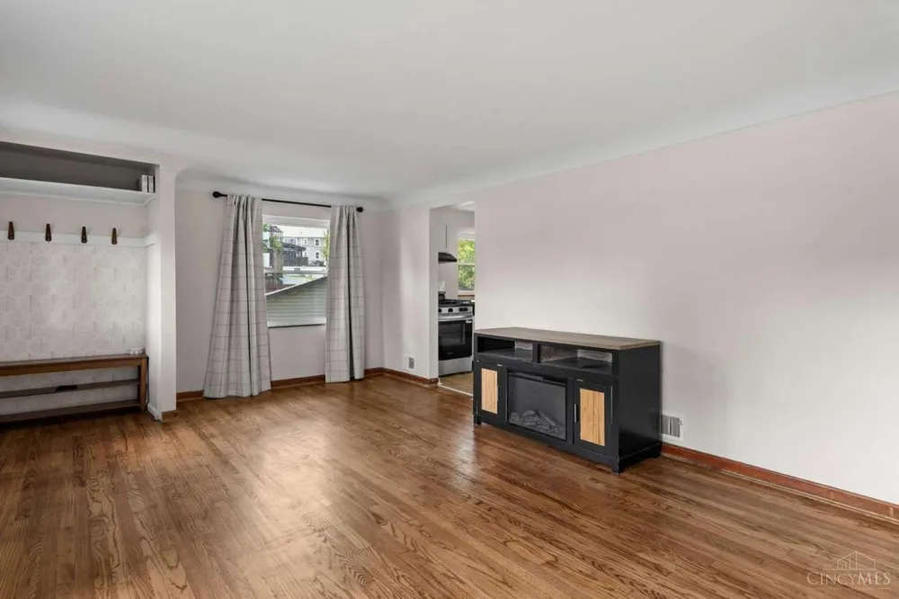 2562 Montana Avenue Cincinnati, OH 45211