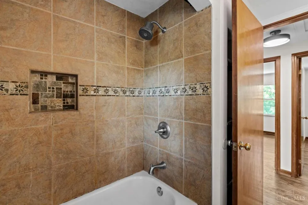 2562 Montana Avenue Cincinnati, OH 45211