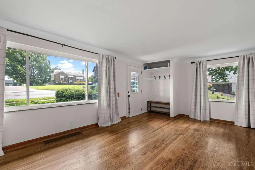 2562 Montana Avenue Cincinnati, OH 45211