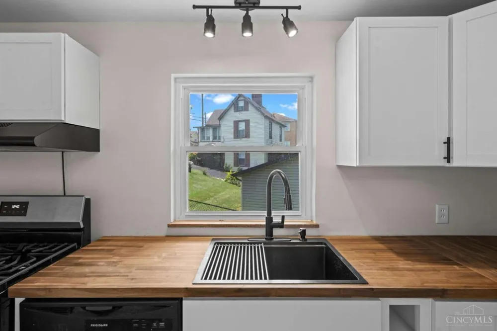 2562 Montana Avenue Cincinnati, OH 45211
