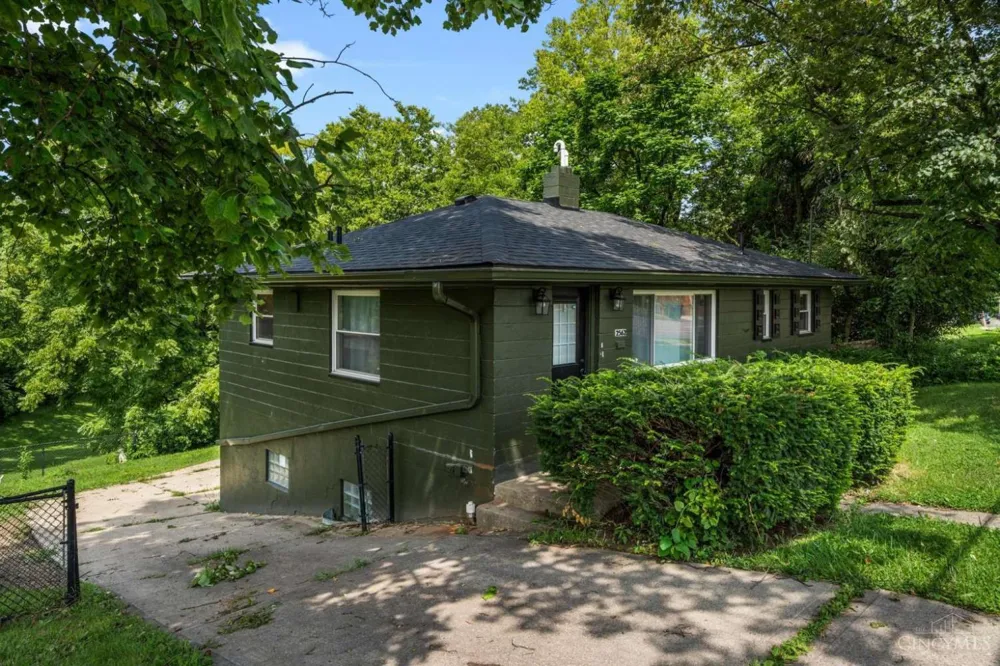 2562 Montana Avenue Cincinnati, OH 45211