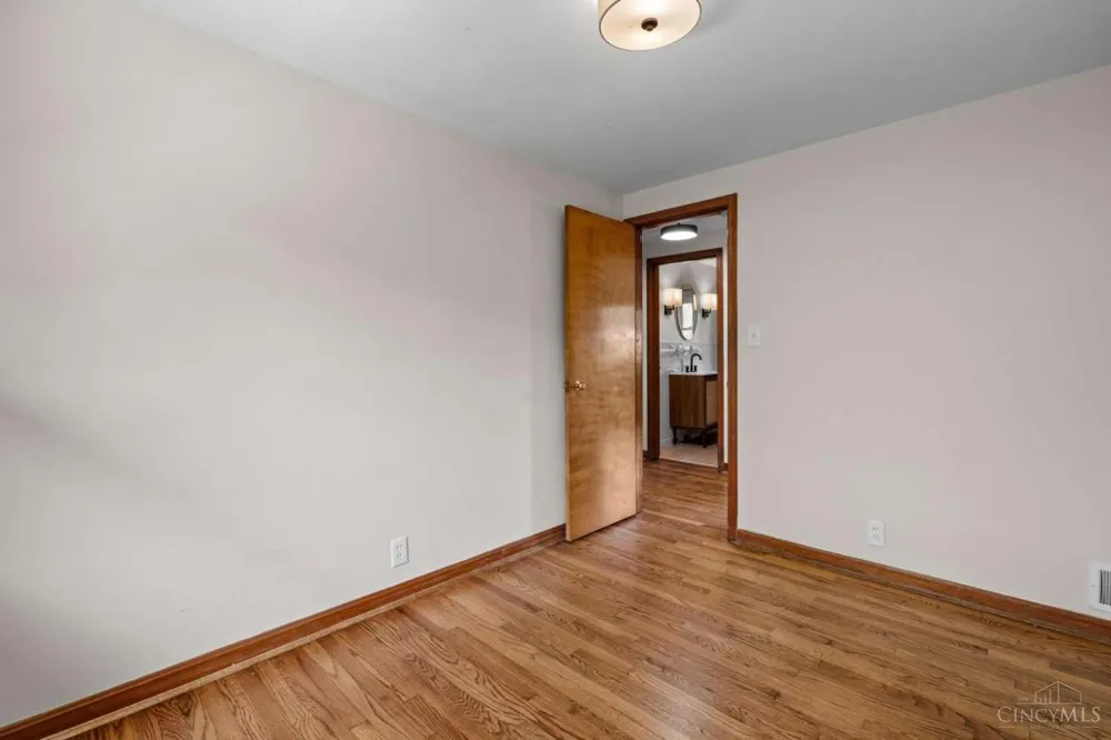 2562 Montana Avenue Cincinnati, OH 45211