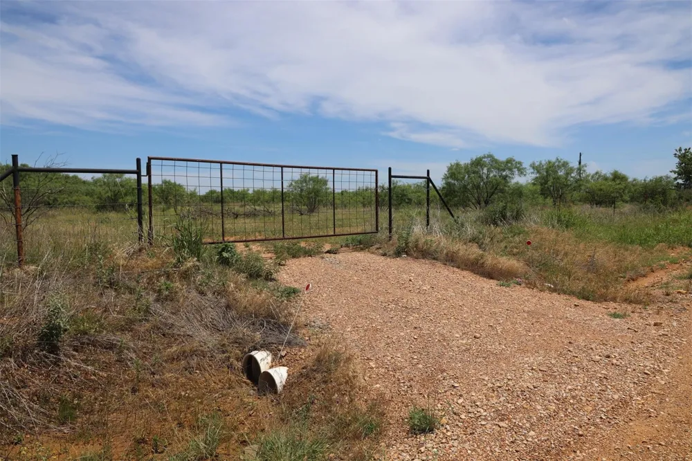 602 County Road 383 Woodson, TX 76491