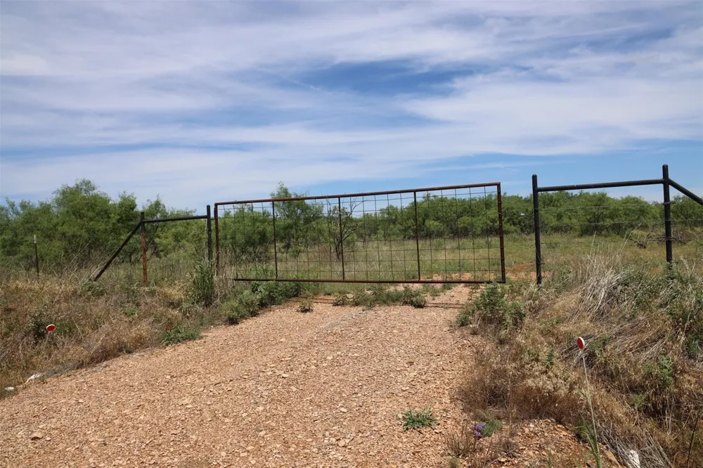 602 County Road 383 Woodson, TX 76491