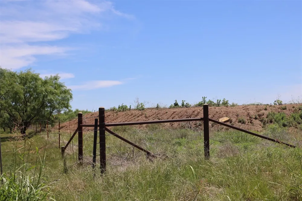 602 County Road 383 Woodson, TX 76491