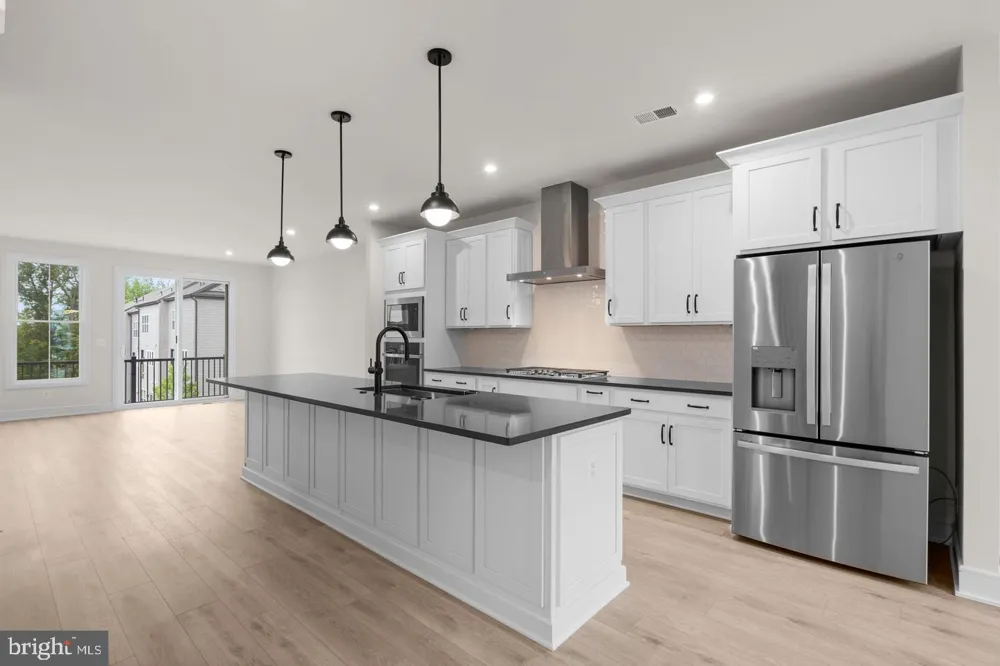 42104 PICASSO SQUARE Ashburn, VA 20148