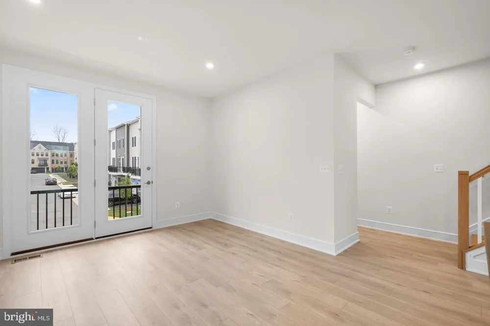 42104 PICASSO SQUARE Ashburn, VA 20148
