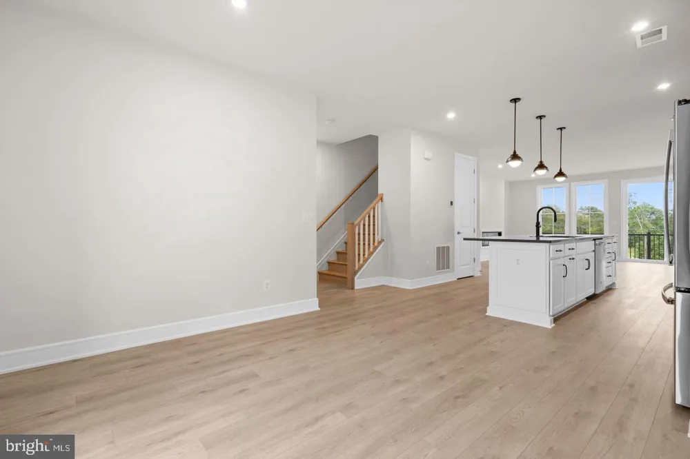 42104 PICASSO SQUARE Ashburn, VA 20148
