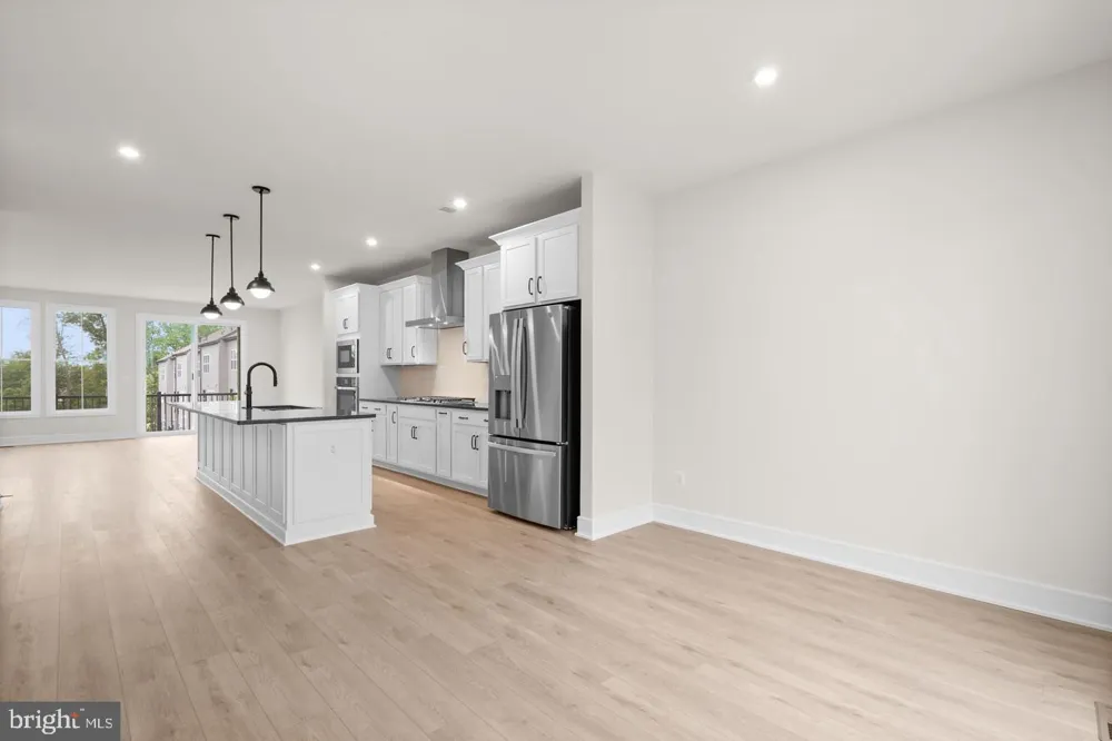 42104 PICASSO SQUARE Ashburn, VA 20148