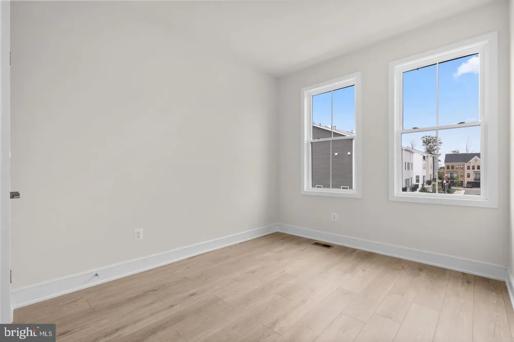 42104 PICASSO SQUARE Ashburn, VA 20148