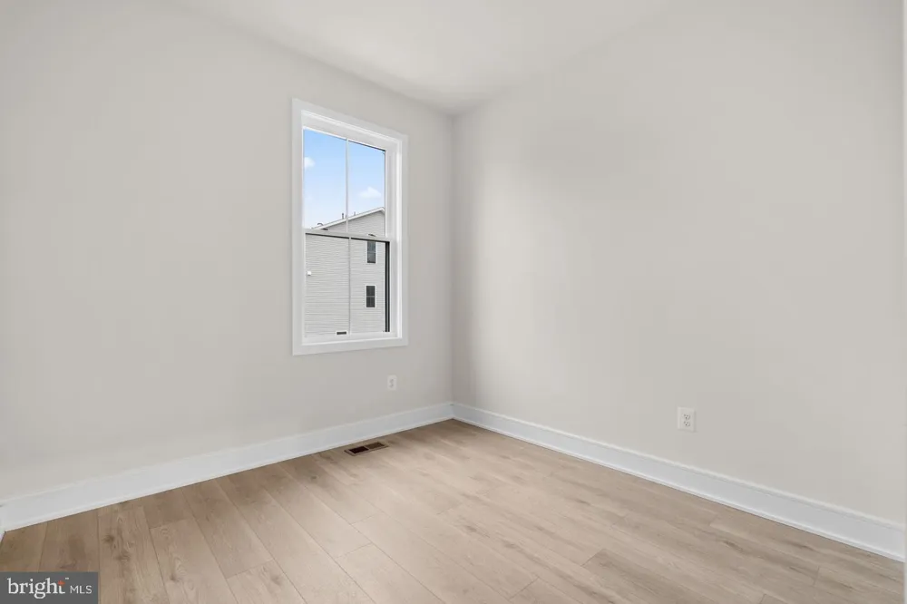 42104 PICASSO SQUARE Ashburn, VA 20148