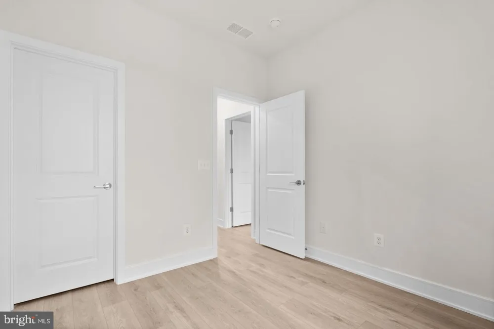 42104 PICASSO SQUARE Ashburn, VA 20148