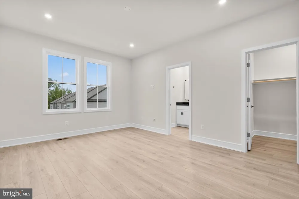 42104 PICASSO SQUARE Ashburn, VA 20148