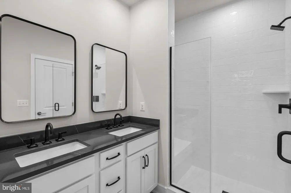 42104 PICASSO SQUARE Ashburn, VA 20148