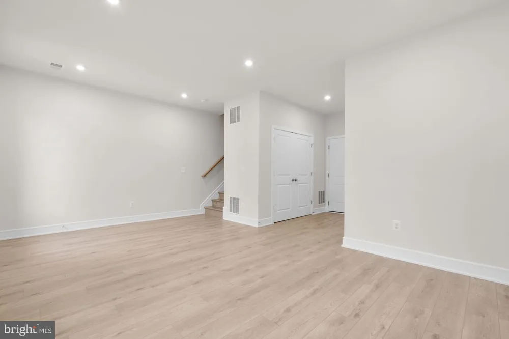 42104 PICASSO SQUARE Ashburn, VA 20148