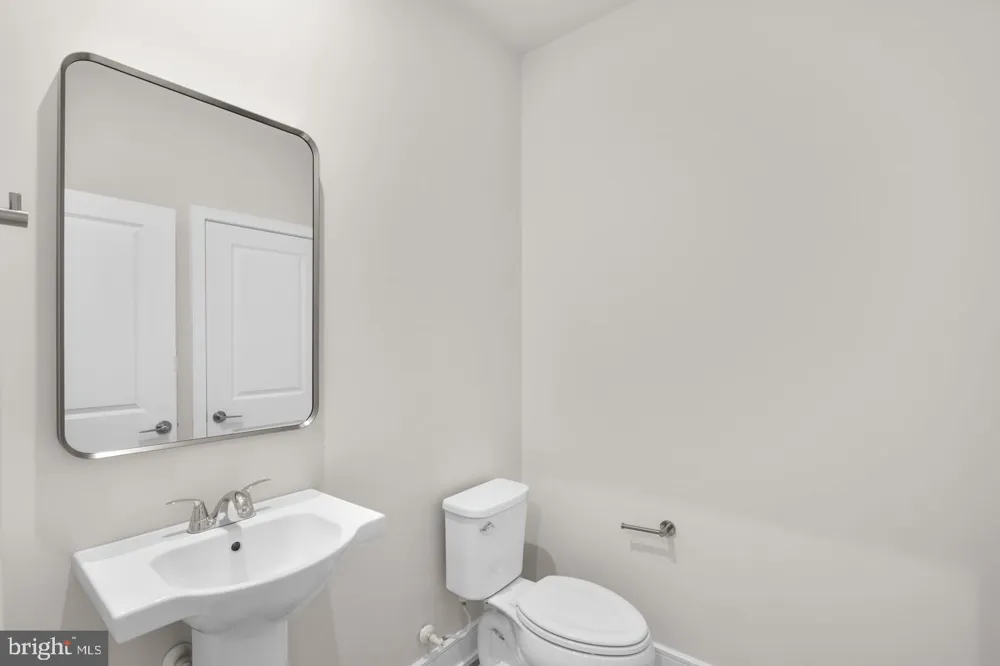 42104 PICASSO SQUARE Ashburn, VA 20148