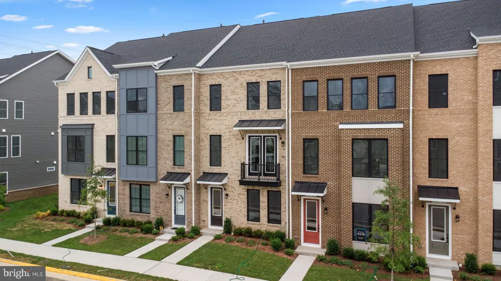 42104 PICASSO SQUARE Ashburn, VA 20148