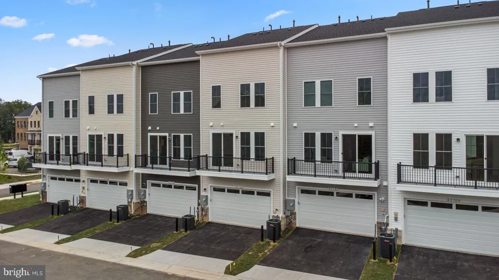 42104 PICASSO SQUARE Ashburn, VA 20148
