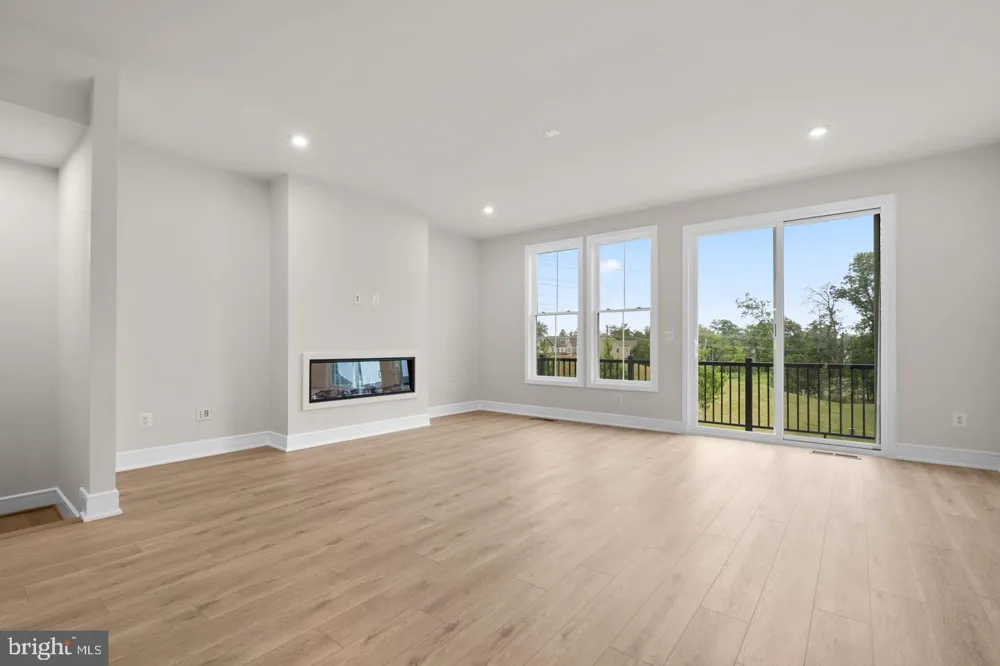 42104 PICASSO SQUARE Ashburn, VA 20148