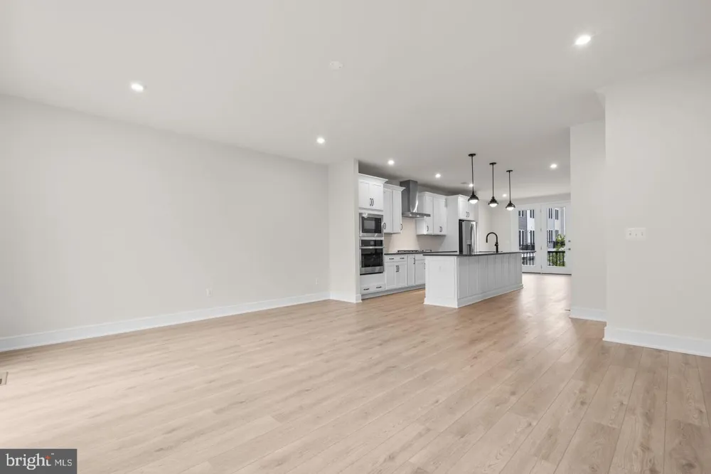 42104 PICASSO SQUARE Ashburn, VA 20148