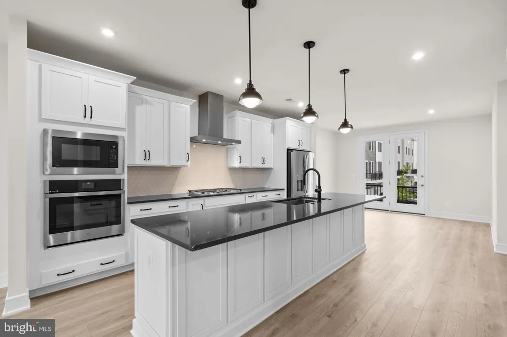 42104 PICASSO SQUARE Ashburn, VA 20148