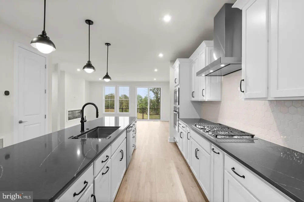 42104 PICASSO SQUARE Ashburn, VA 20148