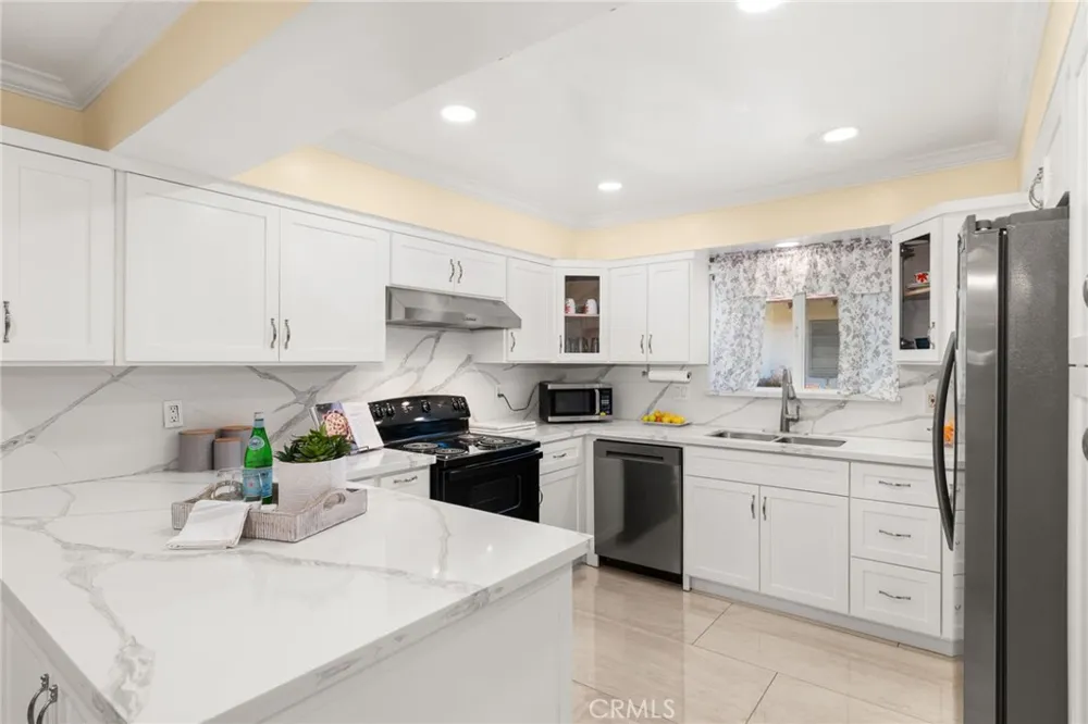 3139 E Chapman #3B Orange, CA 92869