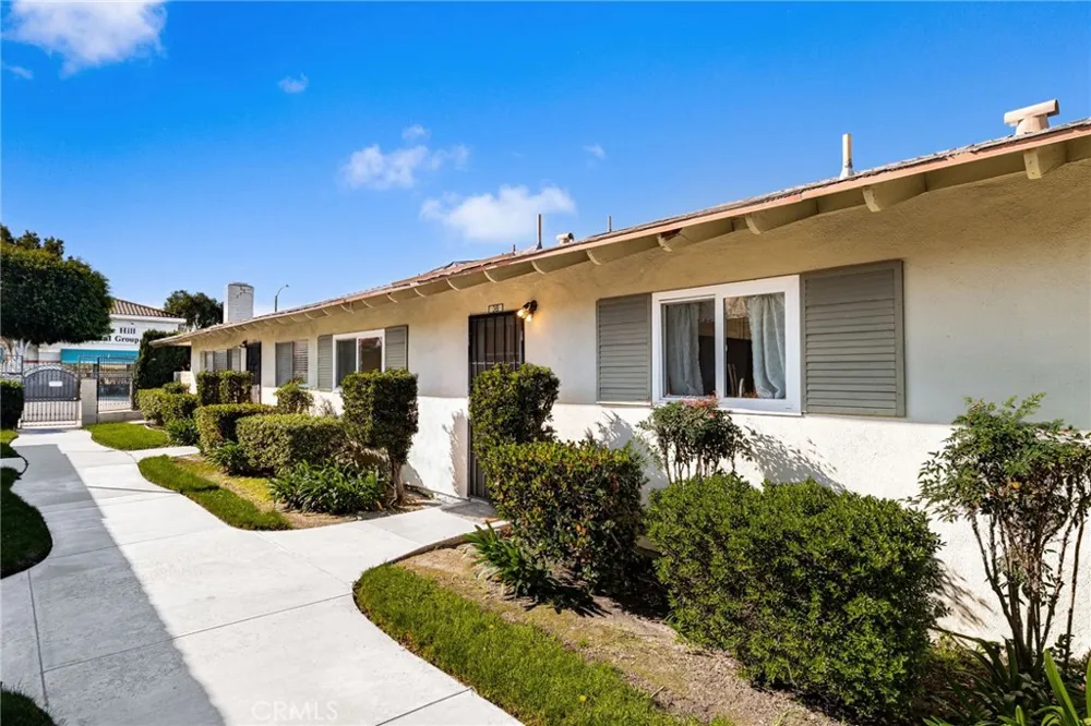 3139 E Chapman #3B Orange, CA 92869