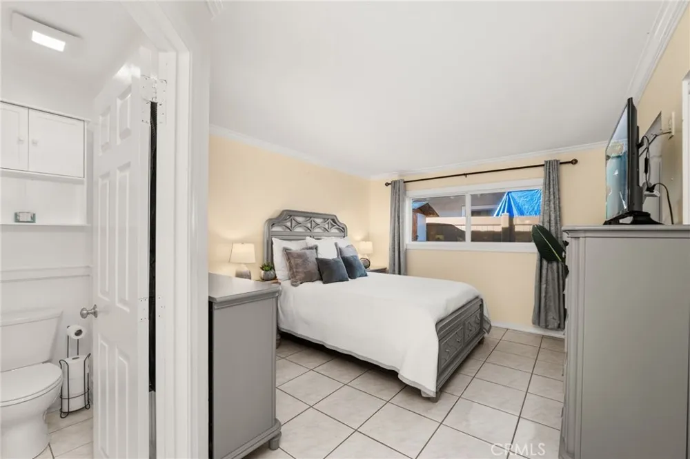 3139 E Chapman #3B Orange, CA 92869