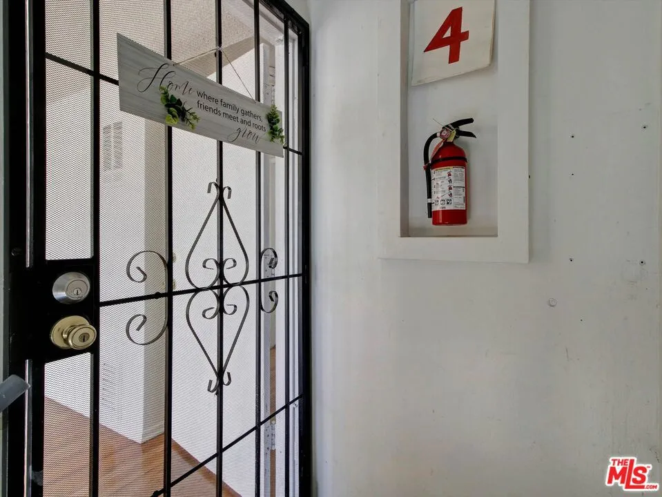 4841 W 18th Street #4 Los Angeles, CA 90019