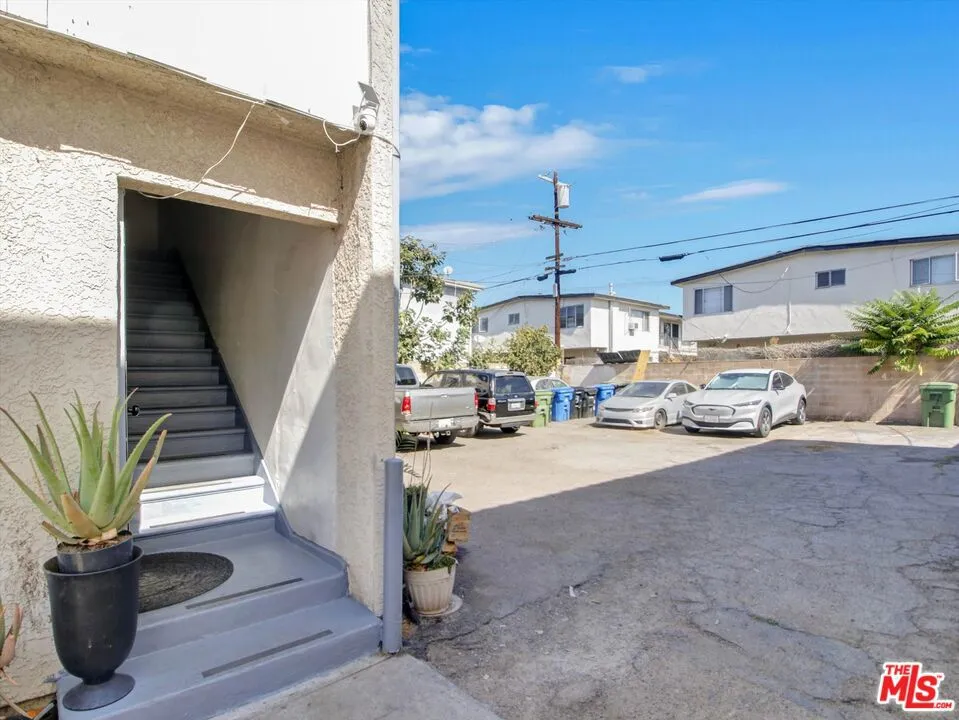 4841 W 18th Street #4 Los Angeles, CA 90019