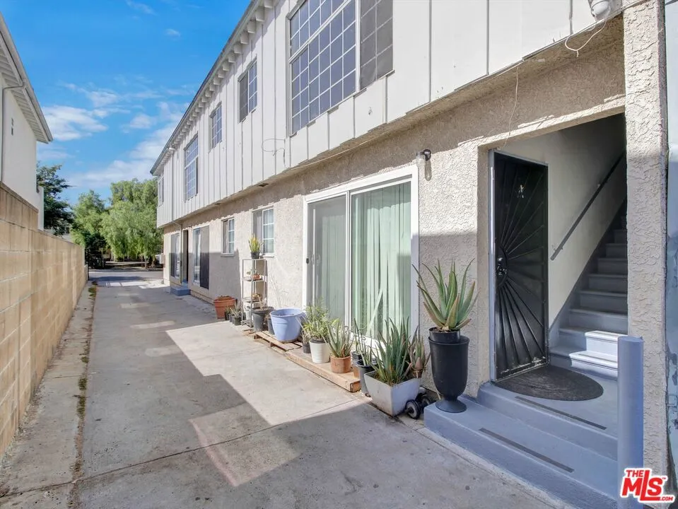 4841 W 18th Street #4 Los Angeles, CA 90019