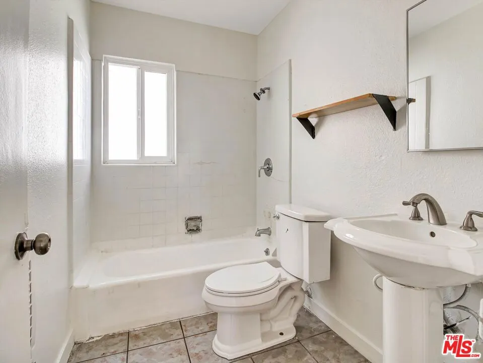 4841 W 18th Street #4 Los Angeles, CA 90019