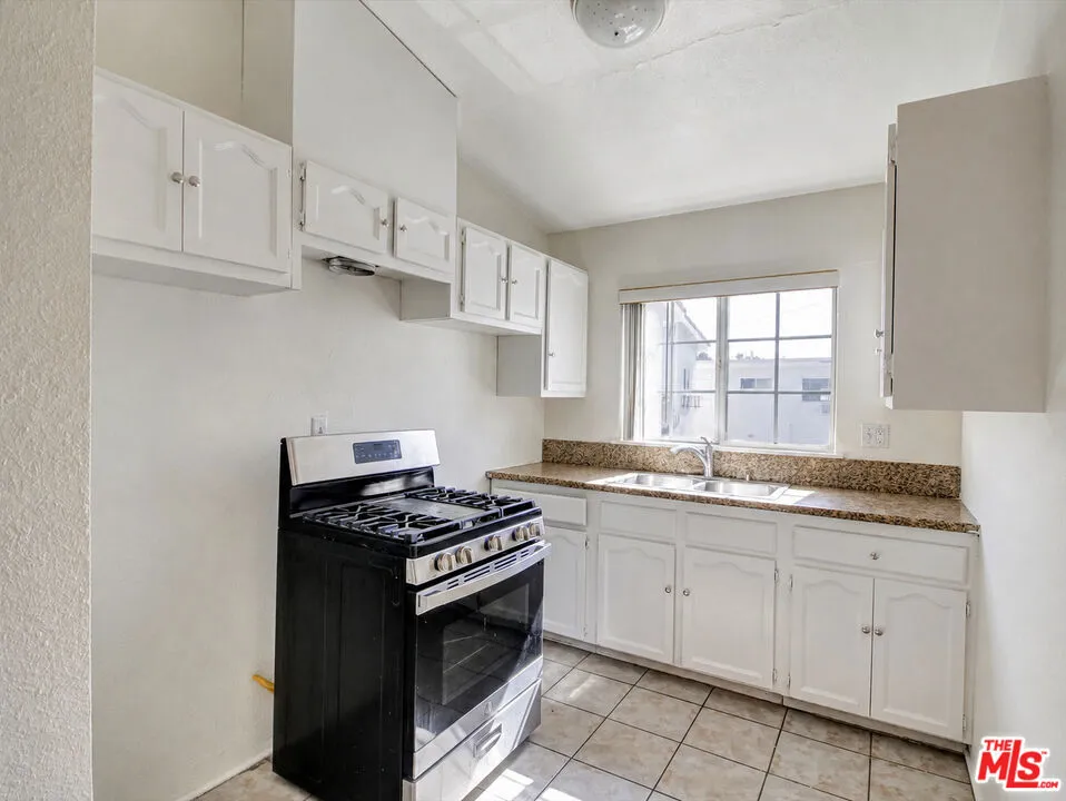 4841 W 18th Street #4 Los Angeles, CA 90019