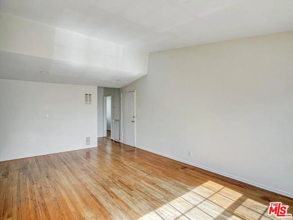 4841 W 18th Street #4 Los Angeles, CA 90019