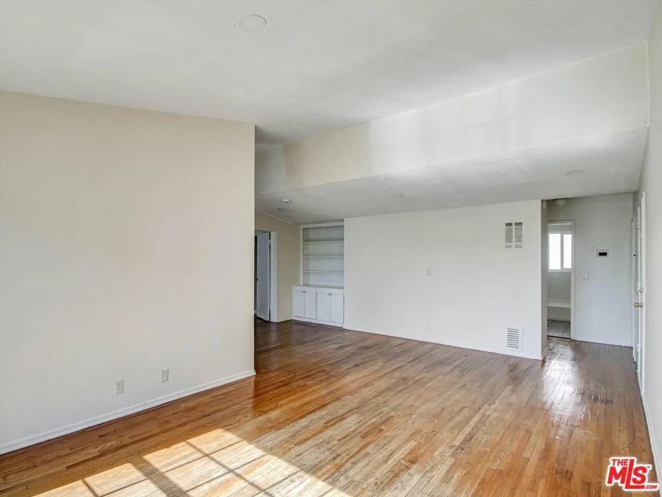 4841 W 18th Street #4 Los Angeles, CA 90019