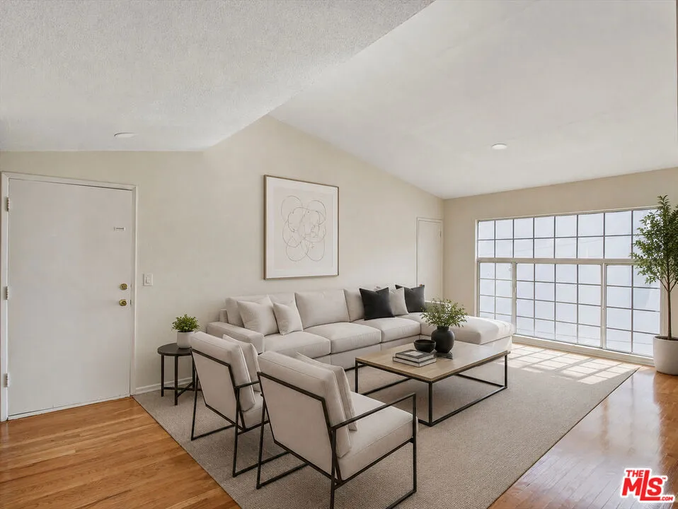 4841 W 18th Street #4 Los Angeles, CA 90019