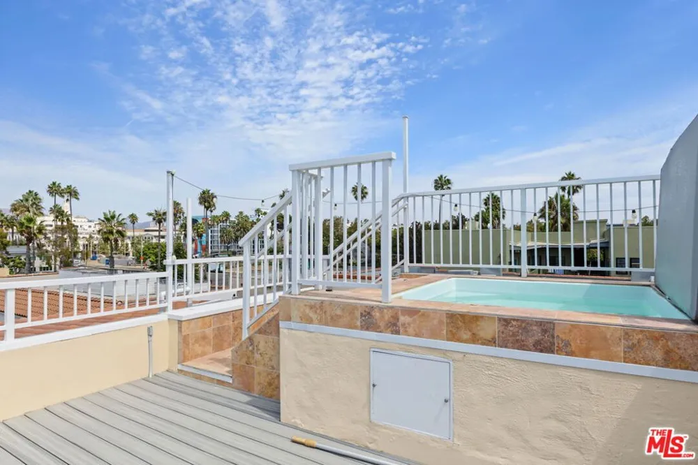 25 Arcadia Terrace #PH Santa Monica, CA 90401
