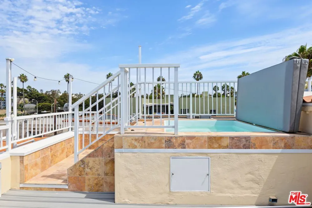25 Arcadia Terrace #PH Santa Monica, CA 90401
