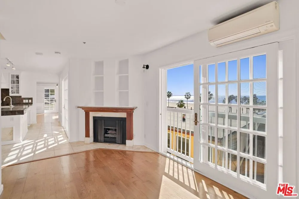 25 Arcadia Terrace #PH Santa Monica, CA 90401