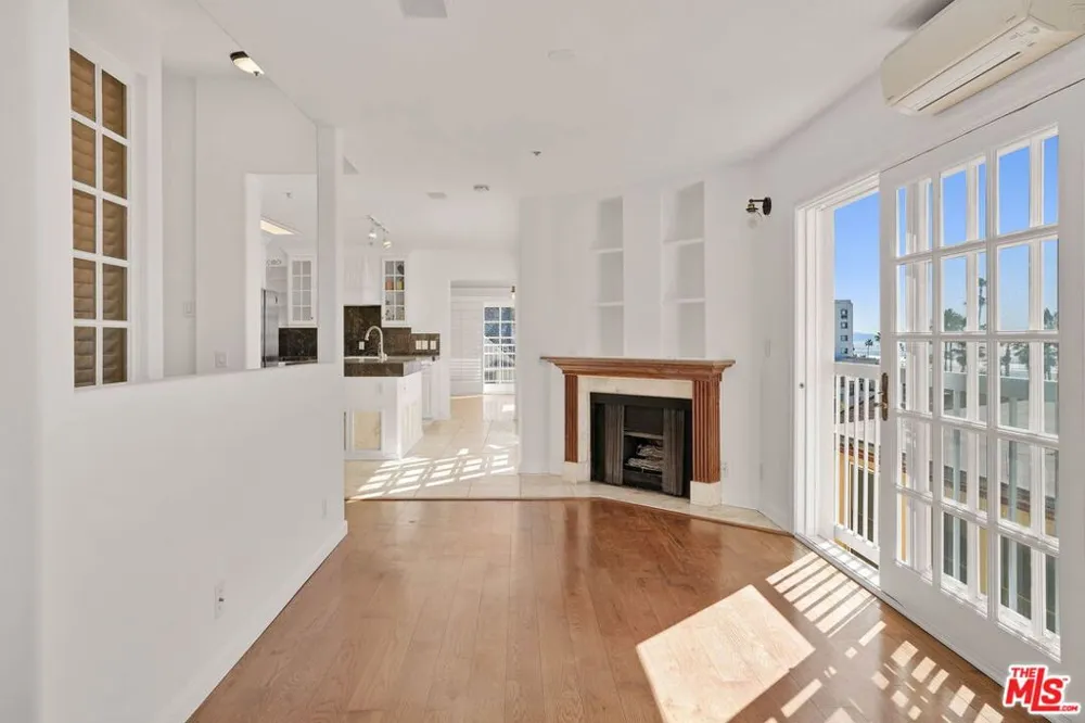 25 Arcadia Terrace #PH Santa Monica, CA 90401