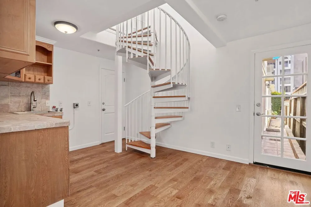 25 Arcadia Terrace #PH Santa Monica, CA 90401