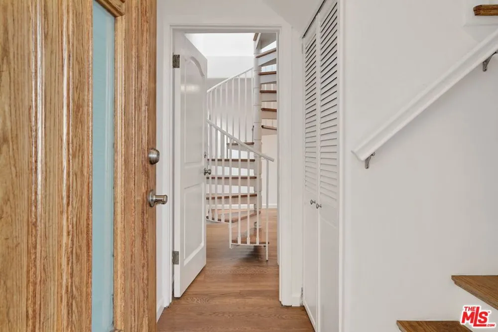 25 Arcadia Terrace #PH Santa Monica, CA 90401